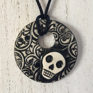 skull circle pendant-1