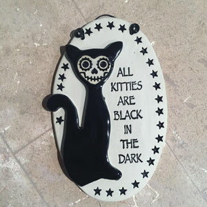 all kitties are black...
