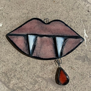 vampira lips- pink with blood drop